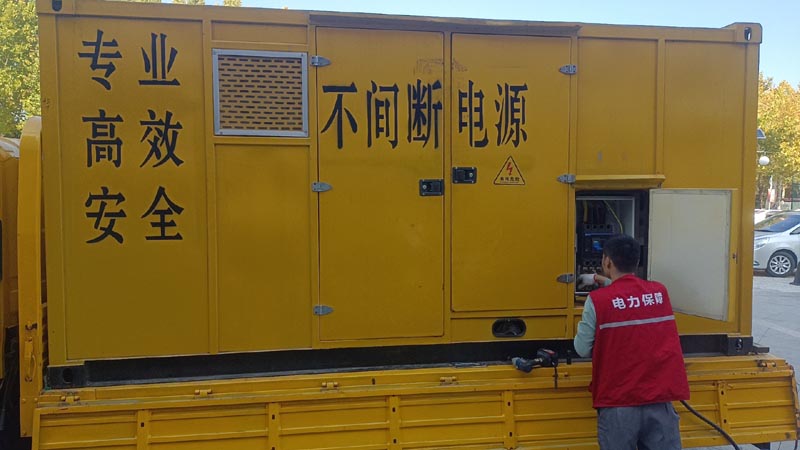 城北柴油发电机组和UPS电源配合使用时，如何避免切换过程中的电力中断？