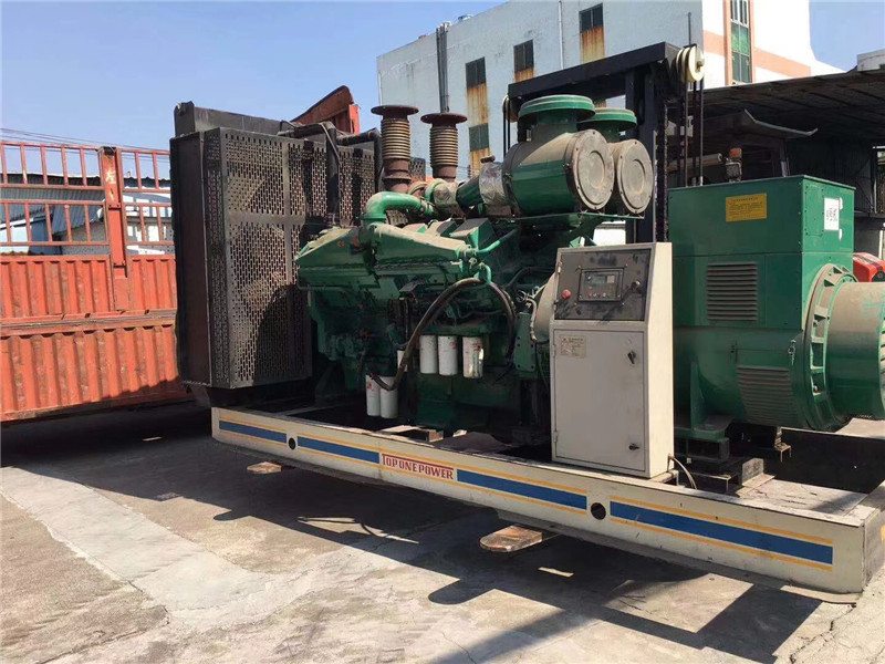 城北如何判断柴油发电机组的机油温度是否达到了合适的预热温度？